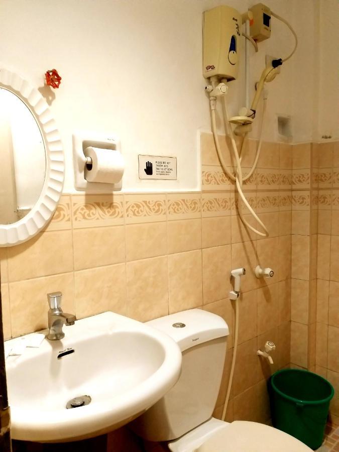 Sola Eleganza Apartelle Кесон-Сіті Екстер'єр фото